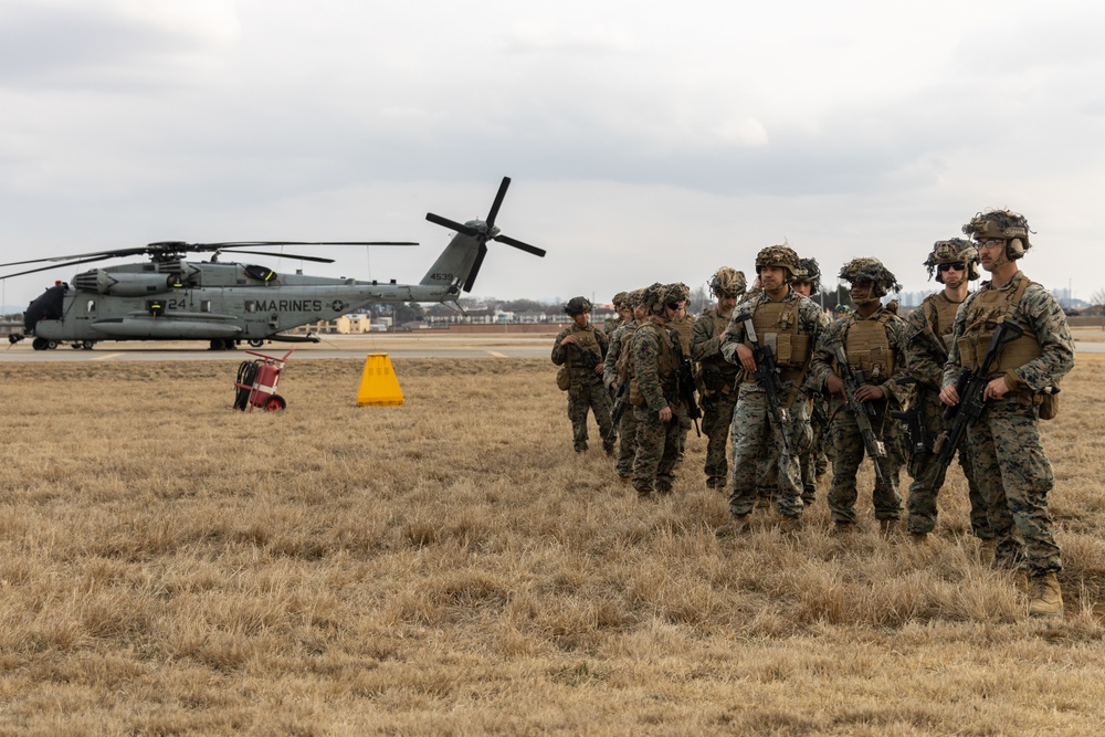 Warrior Shield 24 | HMH-466 trains with 2nd Battalion, 8th Marines
