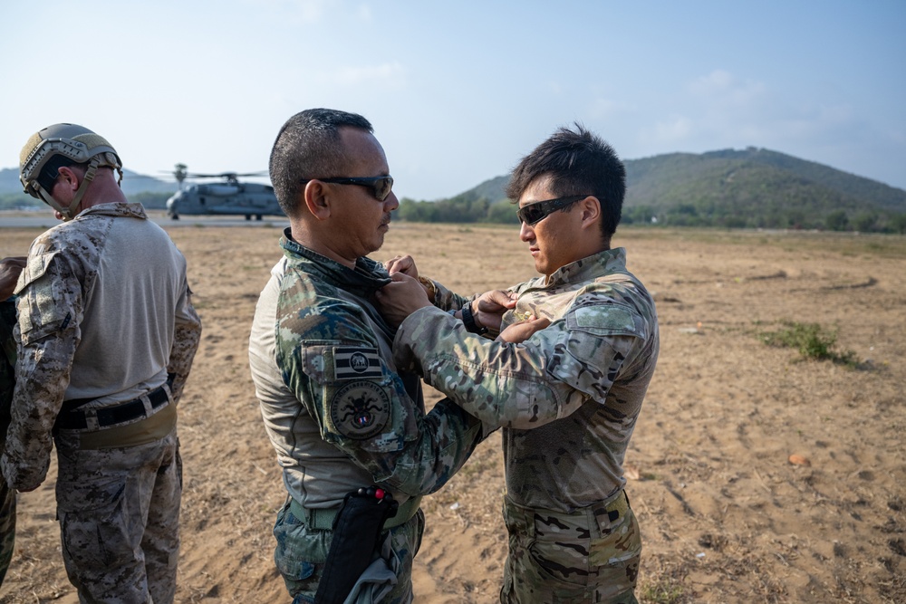 EODMU5 Royal Thai Navy EOD Static Line and Free Fall Jump