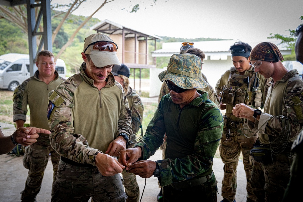 EODMU5 Royal Thai Navy Conduct Surface IED and Conventional Ordnance Training