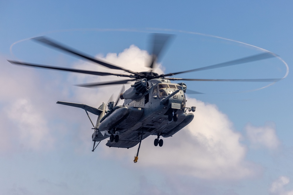 VMM-165 (Rein.), CLB-15 Conduct HST While Underway aboard Somerset