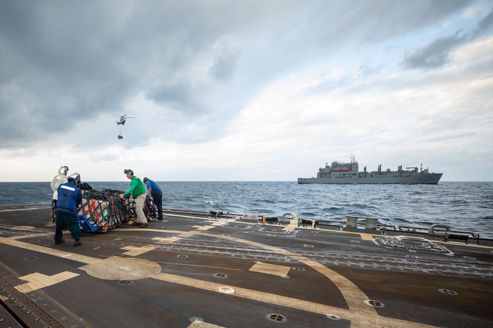 USS Gravely (DDG 107) Conducts VERTREP with USNS Alan Shepard