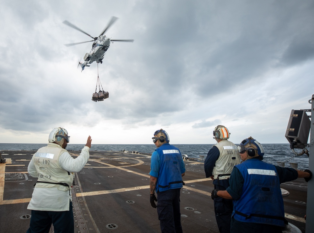 USS Gravely (DDG 107) Conducts VERTREP with USNS Alan Shepard