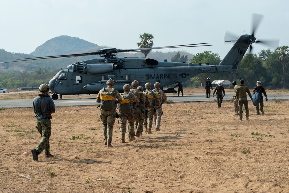 U.S. Navy EOD, Royal Thai Navy EOD Perform Static Line and Freefall Jumps