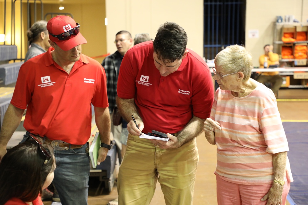 USACE team attends town hall meeting in Lahaina