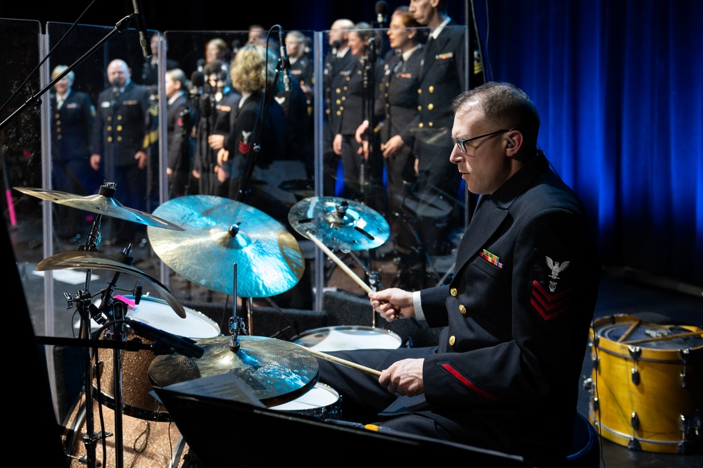 Navy Band Sea Chanters perform in McMinnville