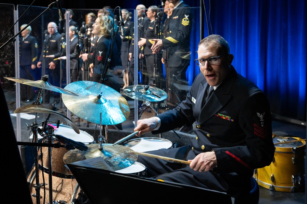 Navy Band Sea Chanters perform in McMinnville