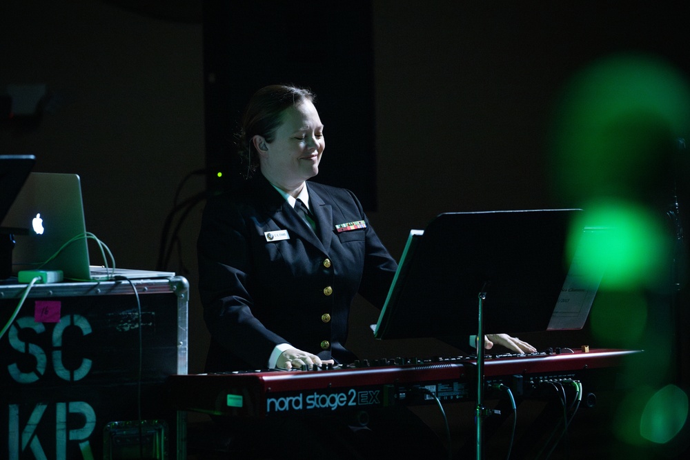 Navy Band Sea Chanters perform in McMinnville