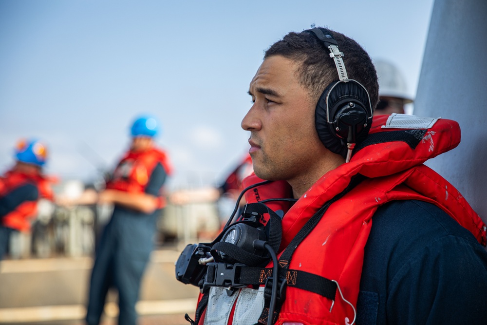 USS Laboon Conducts Replenishment-at-Sea with USNS Kanawha