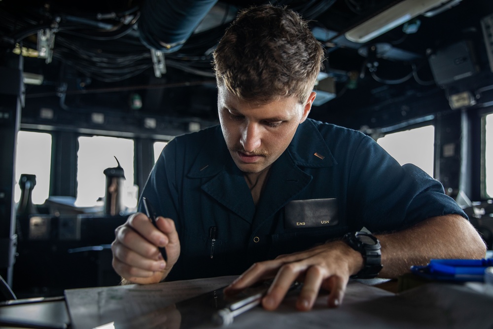 USS Laboon Conducts Replenishment-at-Sea with USNS Kanawha