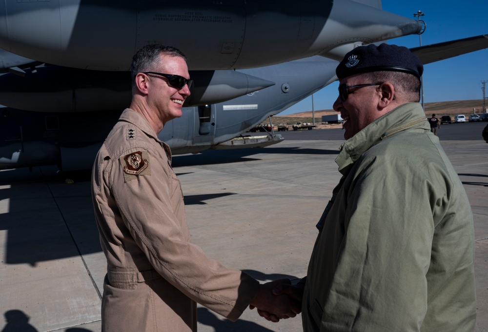 AFCENT Commander Meets With Royal Jordanian Air Force Counterparts Before Humanitarian Airdrop