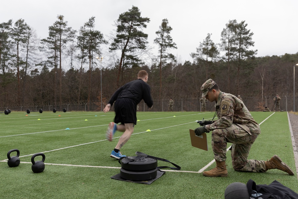 Reserve Soldiers in Europe Prep for Air Assault School