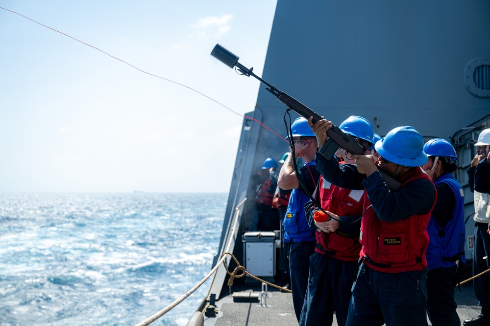 Somerset Conducts RAS with USNS Carl Brashear