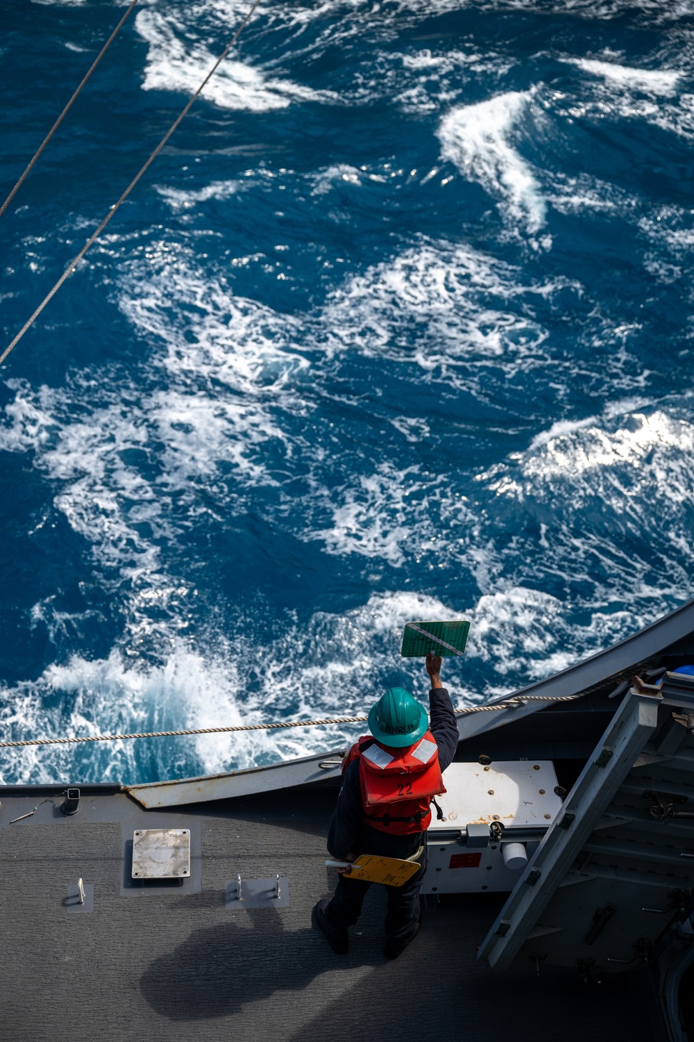 Somerset Conducts RAS with USNS Carl Brashear