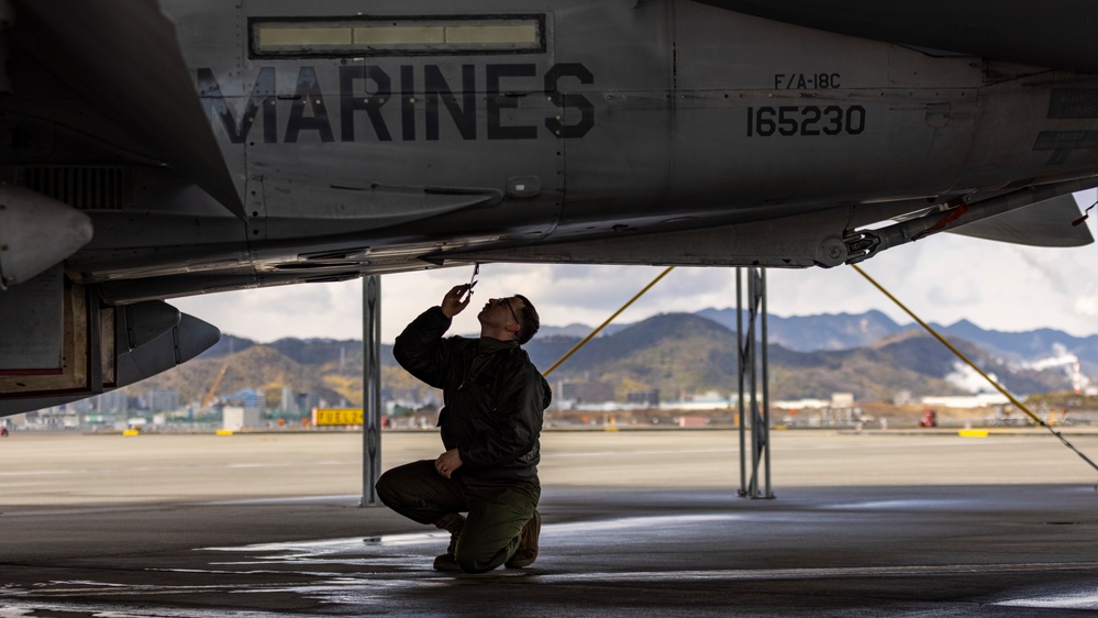 MCAS Iwakuni Welcomes the Fighting Bengals