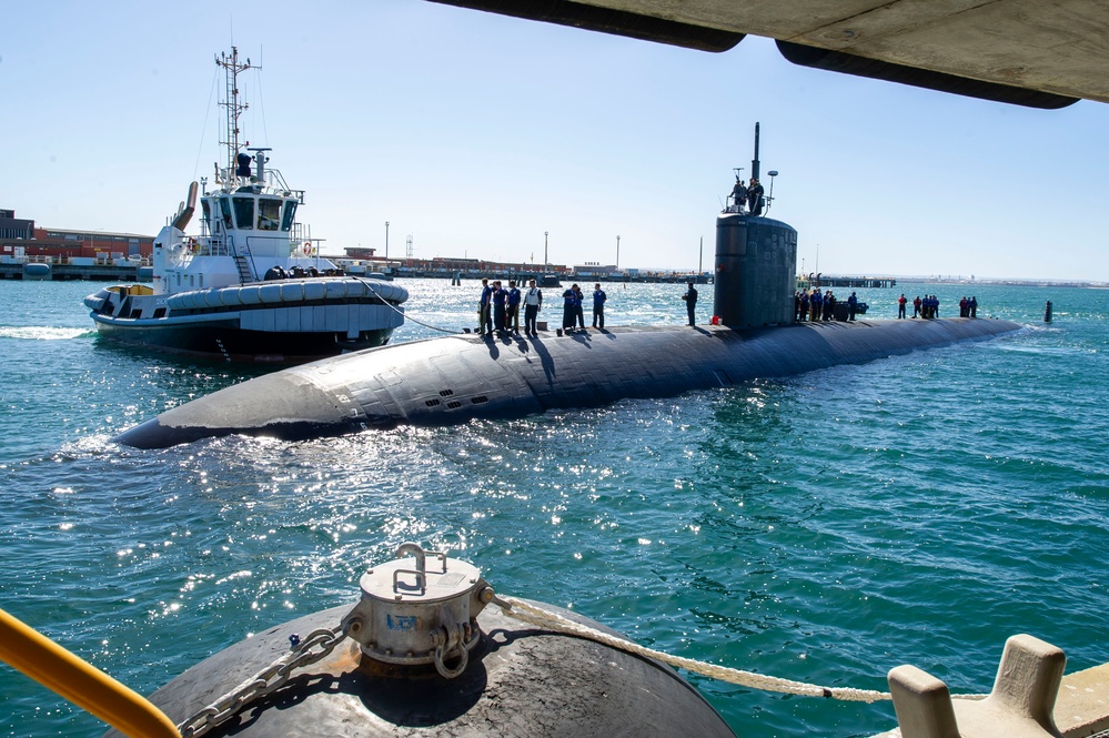 USS Annapolis visits HMAS Stirling