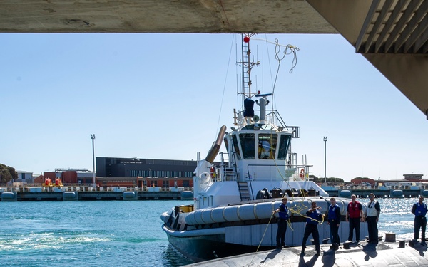 USS Annapolis visits HMAS Stirling