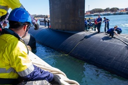 USS Annapolis visits HMAS Stirling