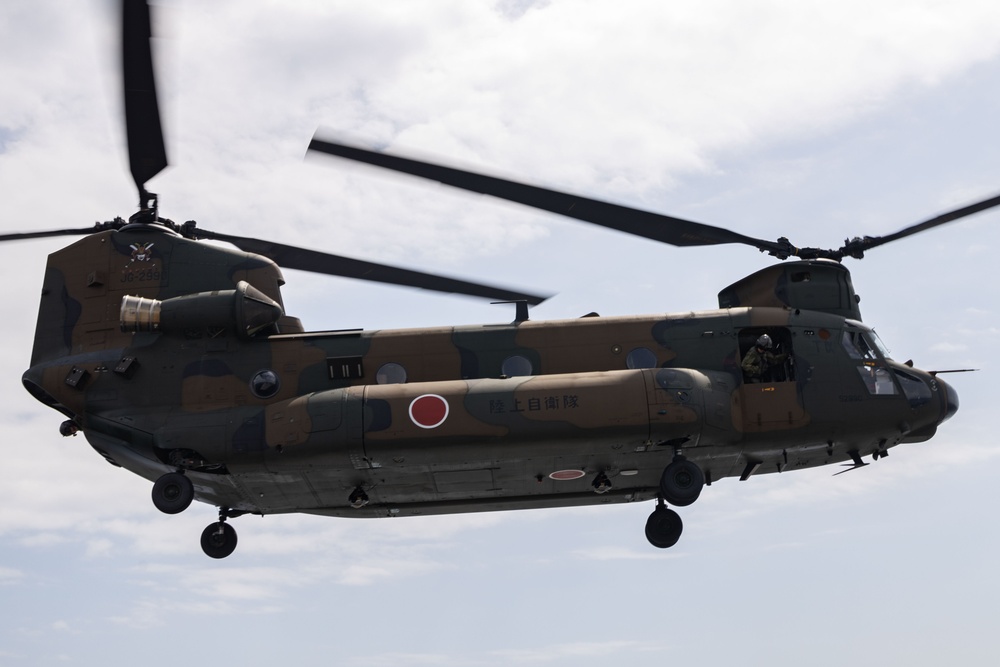 Iron Fist 24: JGSDF Pilots Land on USS Green Bay