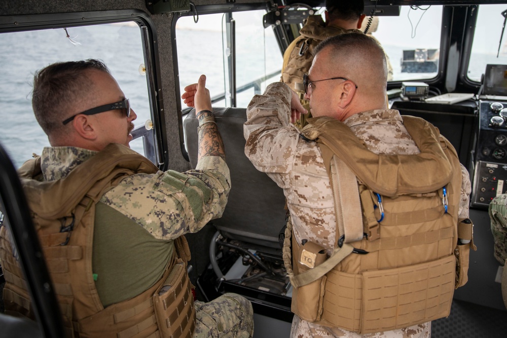 TF 51/5 Leadership Conduct a Visit at Jebel Ali Naval Base