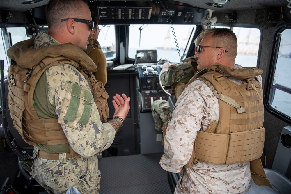 TF 51/5 Leadership Conduct a Visit at Jebel Ali Naval Base