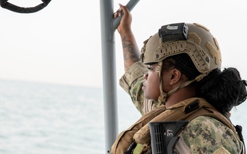 TF 51/5 Leadership Conduct a Visit at Jebel Ali Naval Base