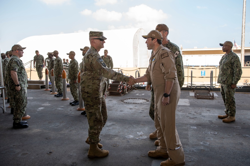 5th Fleet Commander visits the USS Lewis B. Puller