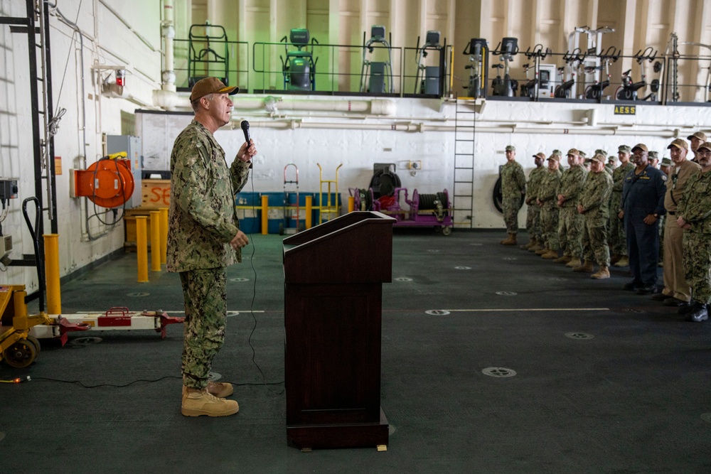 5th Fleet Commander visits the USS Lewis B. Puller