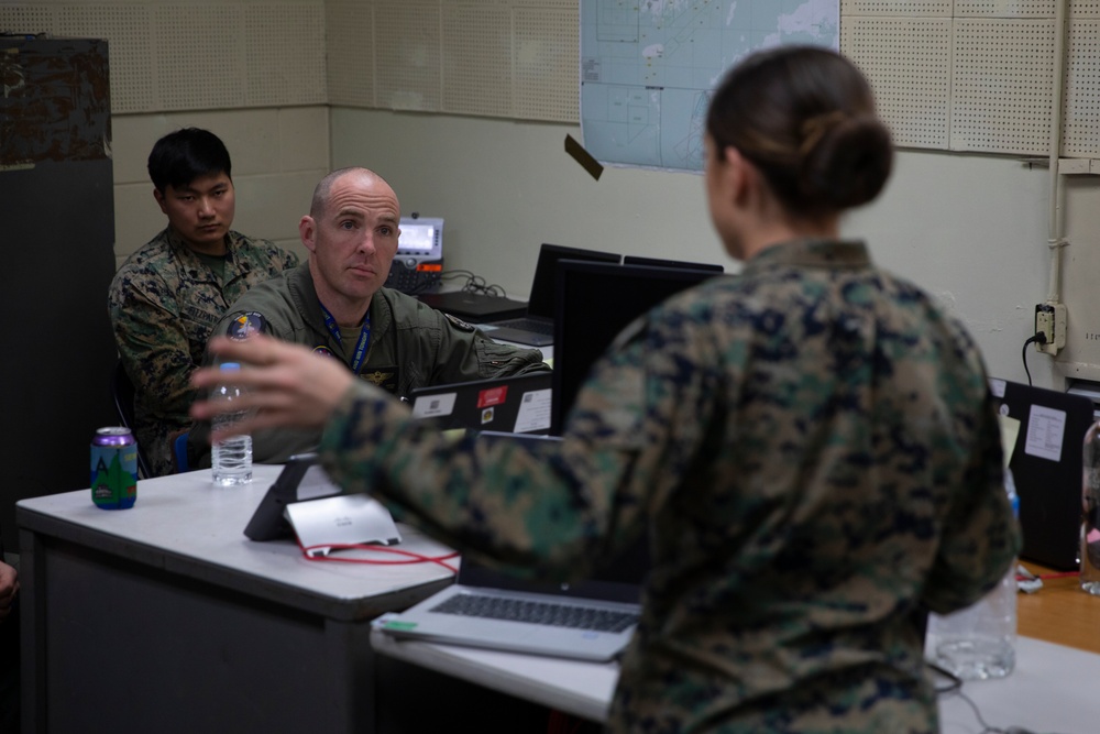 MAG-12 Commanding Officer visits Suwon TACC