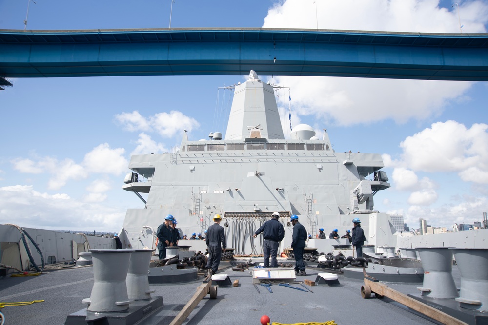 USS San Diego (LPD 22) transits San Diego Bay