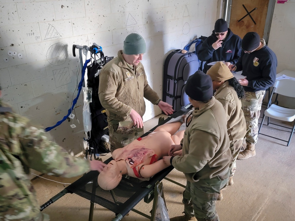 Fort Campbell Soldiers Utilize SIM Manakins in FTX