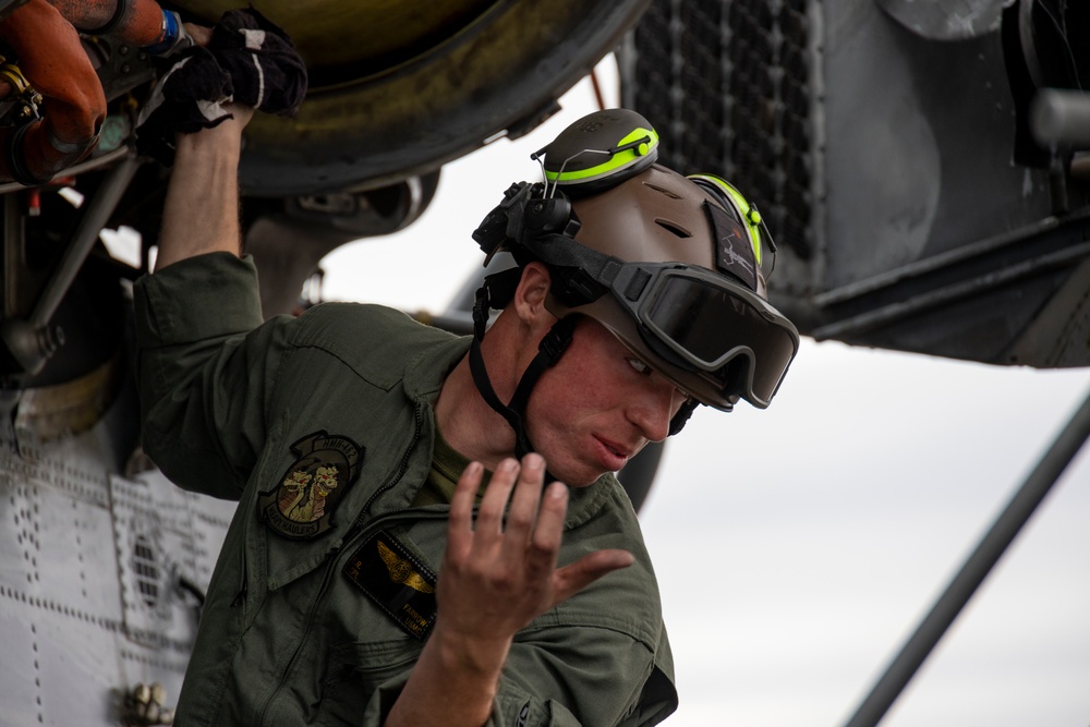 HMH-462 Conducts Post-Flight Maintenance