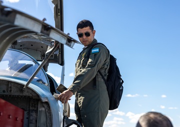 Honduran Officials Observe F-5 Aircraft Squadron
