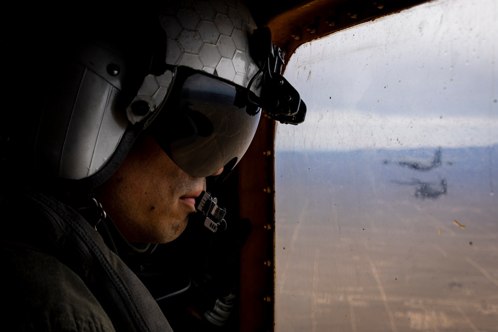 Air Force Combat King II refuels Marine Corps Super Stallion