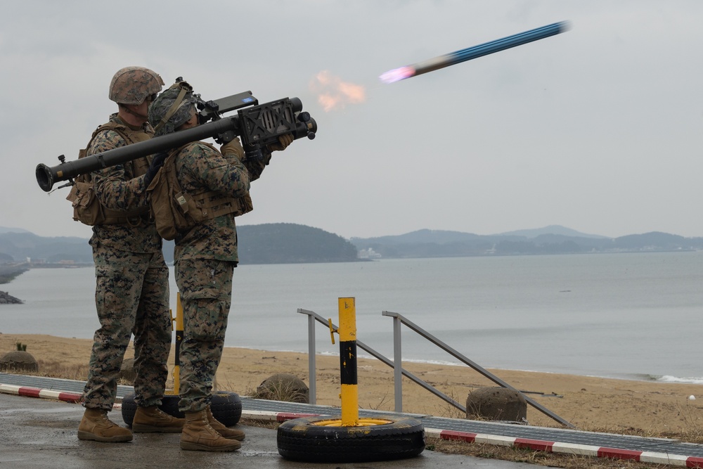 U.S. and ROK Marines conduct combined live fire