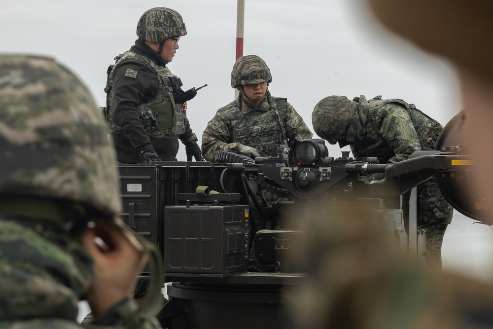 U.S. and ROK Marines conduct combined live fire