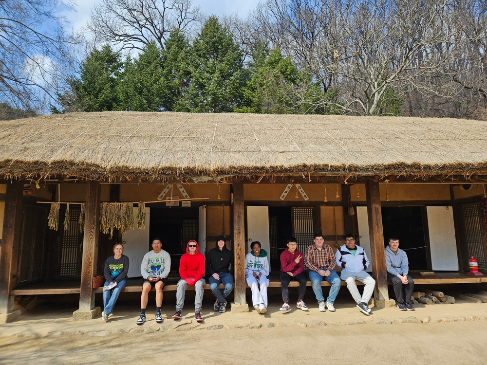 K-16 Soldiers experience Korean culture at Yongin Folk Village