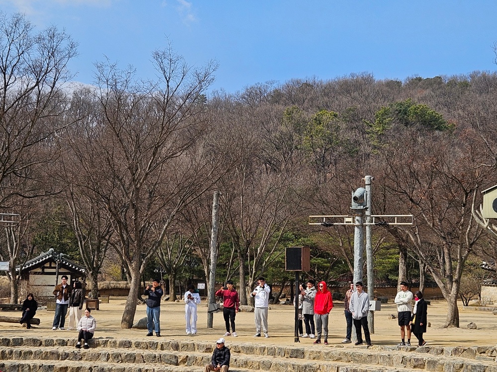 K-16 Soldiers experience Korean culture at Yongin Folk Village