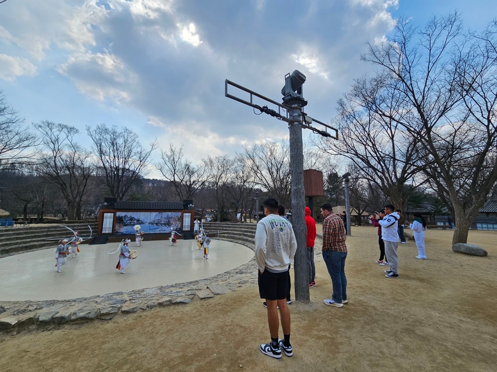K-16 Soldiers experience Korean culture at Yongin Folk Village