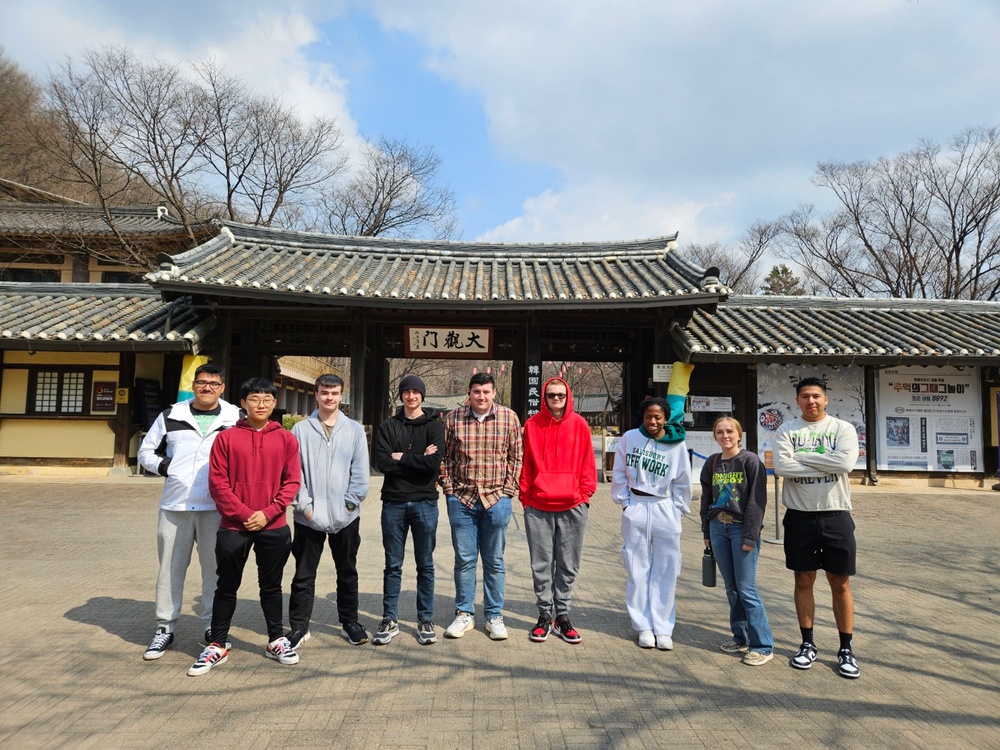 K-16 Soldiers experience Korean culture at Yongin Folk Village