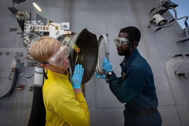USS Mobile (LCS 26) conducts maintenance