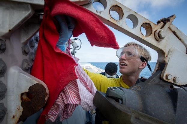 USS Mobile (LCS 26) conducts maintenance
