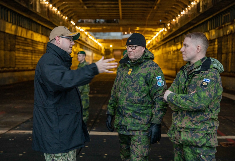 USS Gunston Hall hosts dinner for leaders of the Finnish and Swedish Navy and Marine Corps