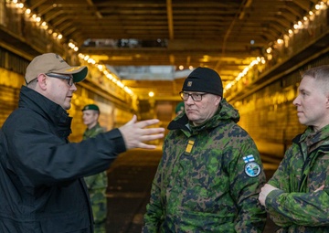 USS Gunston Hall hosts dinner for leaders of the Finnish and Swedish Navy and Marine Corps