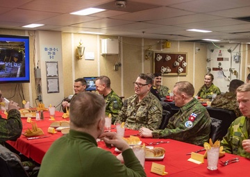 USS Gunston Hall hosts dinner for leaders of the Finnish and Swedish Navy and Marine Corps