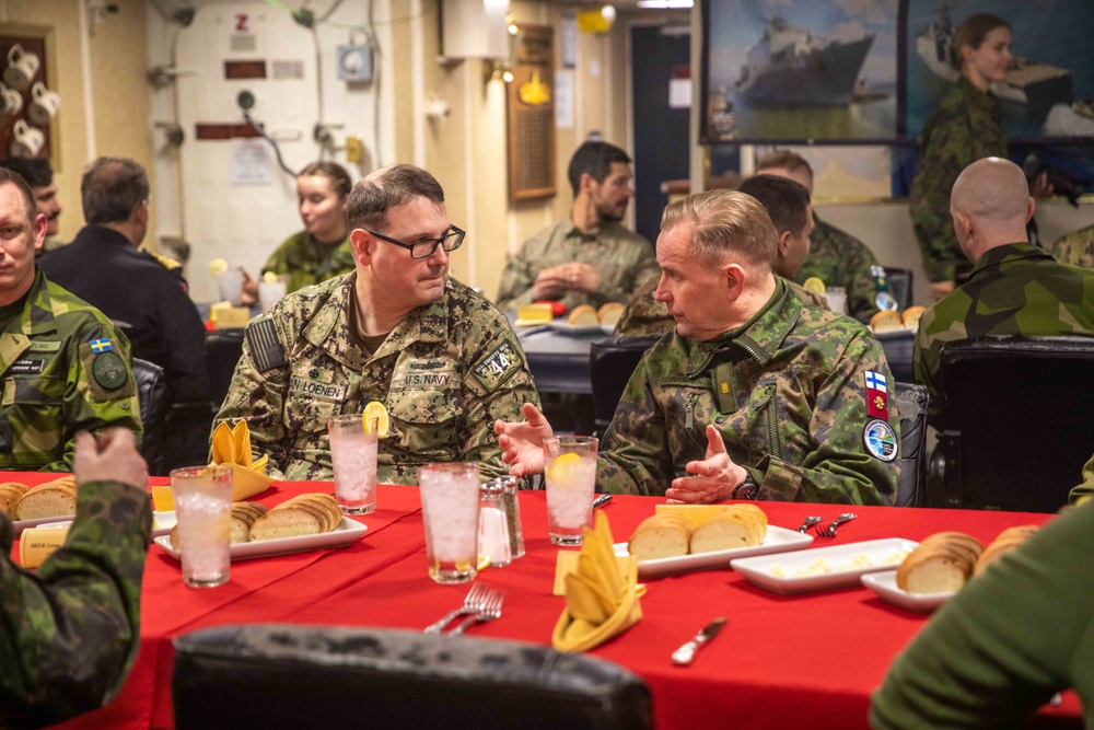 USS Gunston Hall hosts dinner for leaders of the Finnish and Swedish Navy and Marine Corps