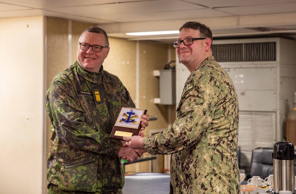 USS Gunston Hall hosts dinner for leaders of the Finnish and Swedish Navy and Marine Corps