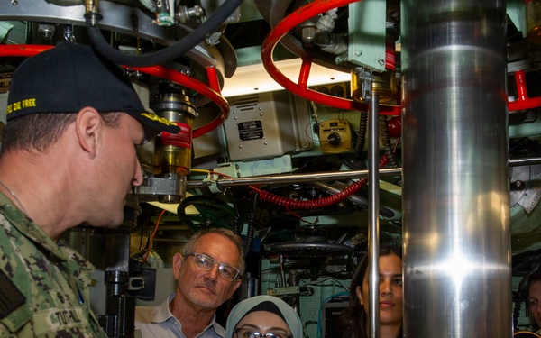 Australian government officials visit USS Annapolis