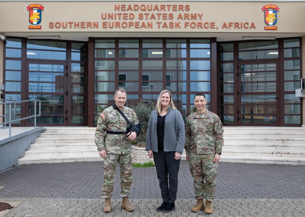 Mrs. Michelle A. Sanners visits Maj. Gen. Todd R. Wasmund