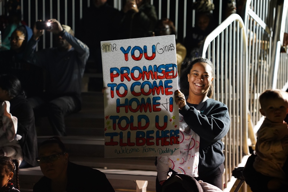 Fort Bliss families greet returning Soldiers in the &quot;wee hours of the morning&quot;