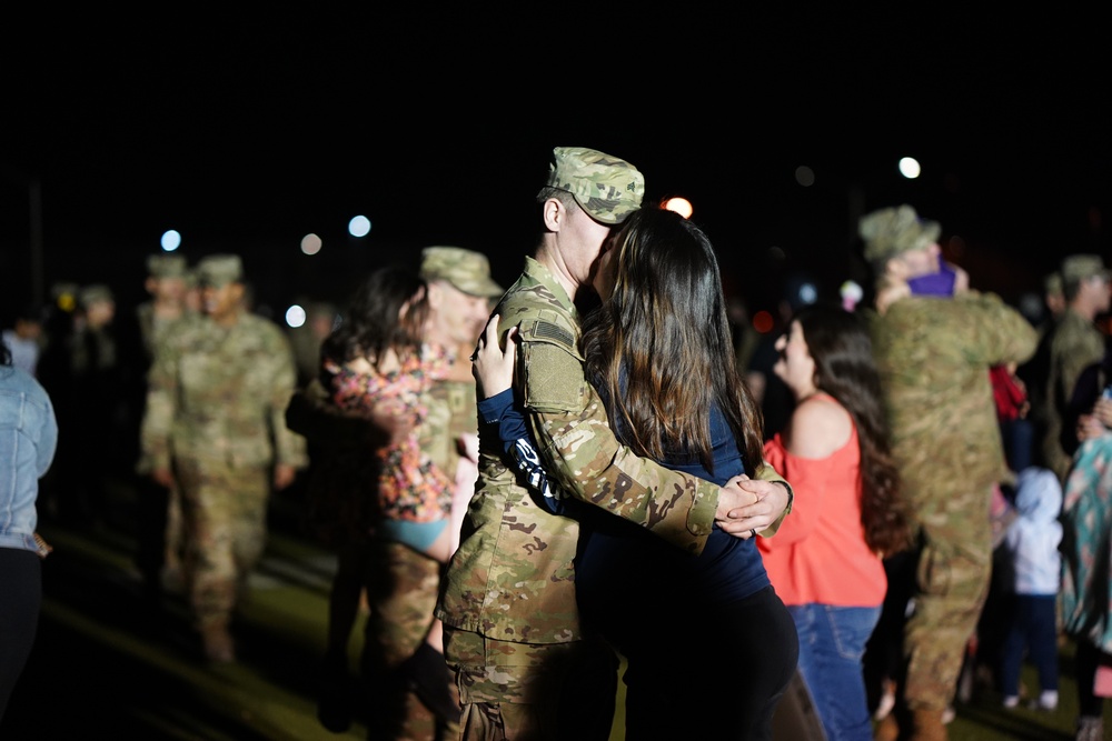 Fort Bliss families greet returning Soldiers in the &quot;wee hours of the morning&quot;